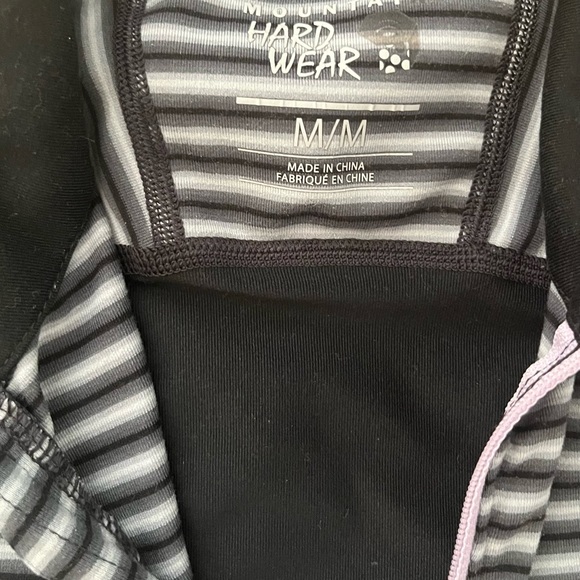 EUC Mountain Hardware 1/2 Zip Pullover size Medium - Picture 3 of 4